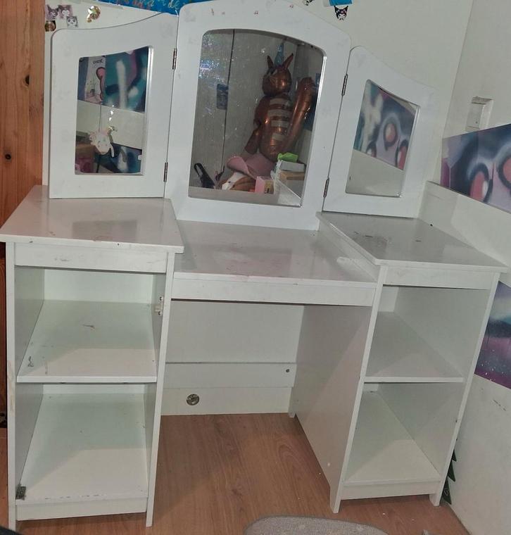 gebruiksporen, maar heel leuk kaptafeltje voor kind, Huis en Inrichting, Tafels | Kaptafels, Gebruikt, Minder dan 100 cm, 50 tot 100 cm