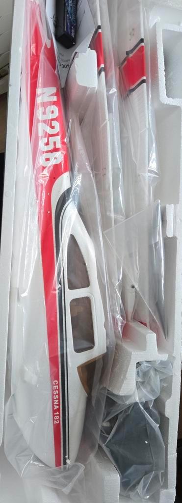 OPRUIMING!! Nieuw RC Vliegtuig Cessna 182 spanwijdte 140cm, Hobby en Vrije tijd, Modelbouw | Radiografisch | Vliegtuigen, Nieuw