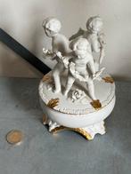 3 putti s - porcelein - Doosje - Biscuit, Ophalen
