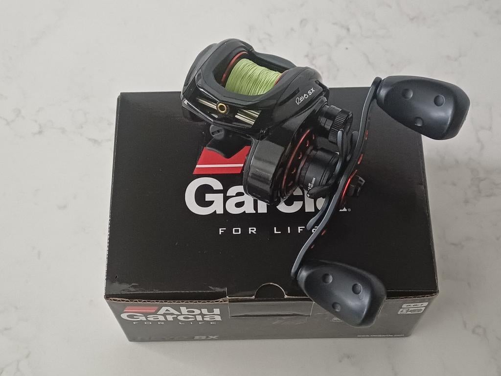 Abu Garcia Revo SX baitcaster, Watersport en Boten, Hengelsport | Roofvissen, Ophalen of Verzenden, Gebruikt, Molen