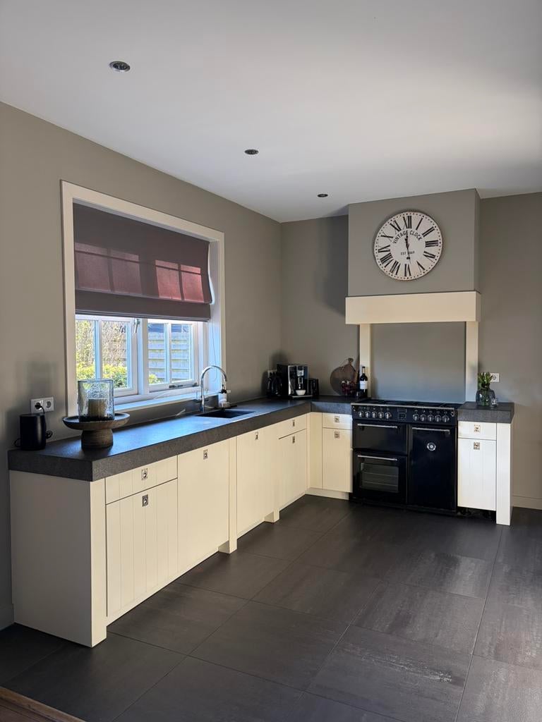 Complete keuken te koop, landelijke stijl, Huis en Inrichting, Keuken | Complete keukens, Ophalen, Wit, Hoekkeuken, Graniet of Steen