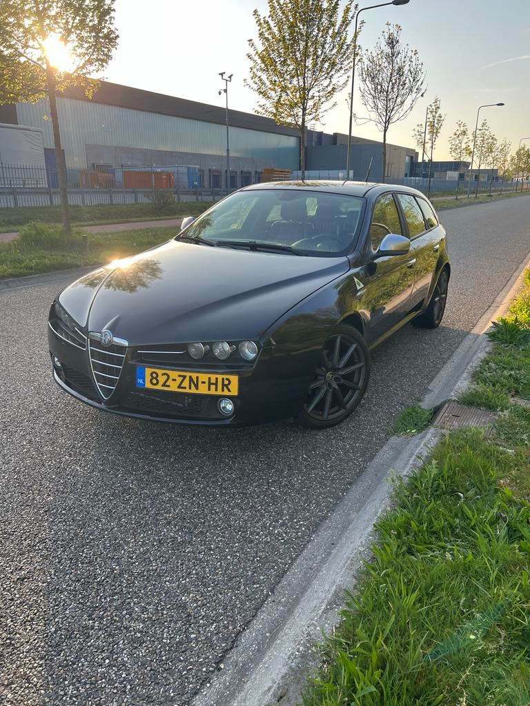 Alfa Romeo 159 2.2 JTS SW 2008 Zwart, Auto's, Alfa Romeo, Voorwielaandrijving, 4 cilinders, Zwart, Handgeschakeld