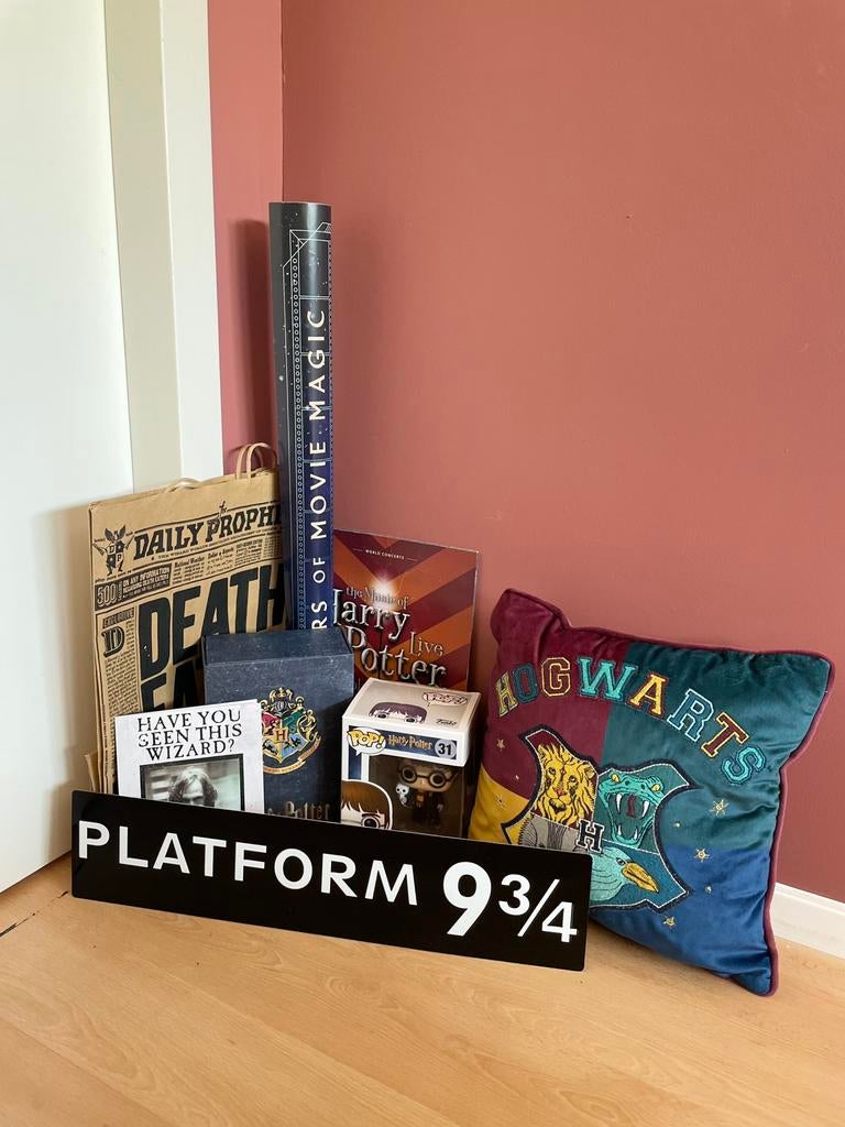 Harry Potter Box pakket: poster kussen toverstaffen funko, Verzamelen, Harry Potter, Ophalen of Verzenden, Zo goed als nieuw