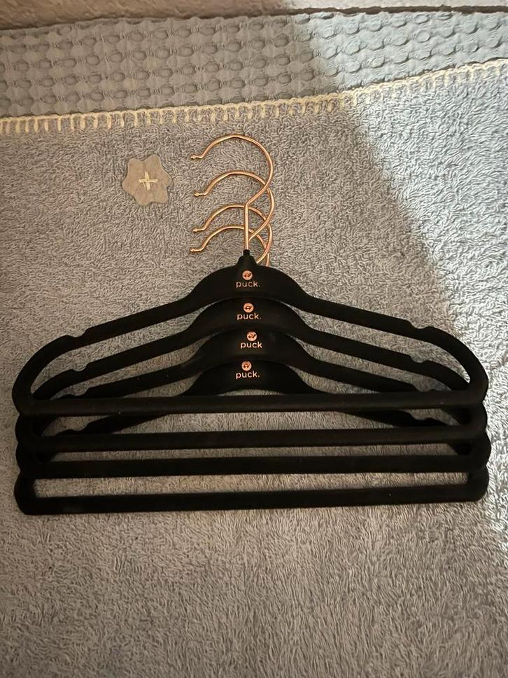 Nieuwe Puck. fluwelen kledinghangers (4 stuks), Kleding | Dames, Kledinghangers, Nieuw, Fluweel, Volwassenen, Ophalen of Verzenden