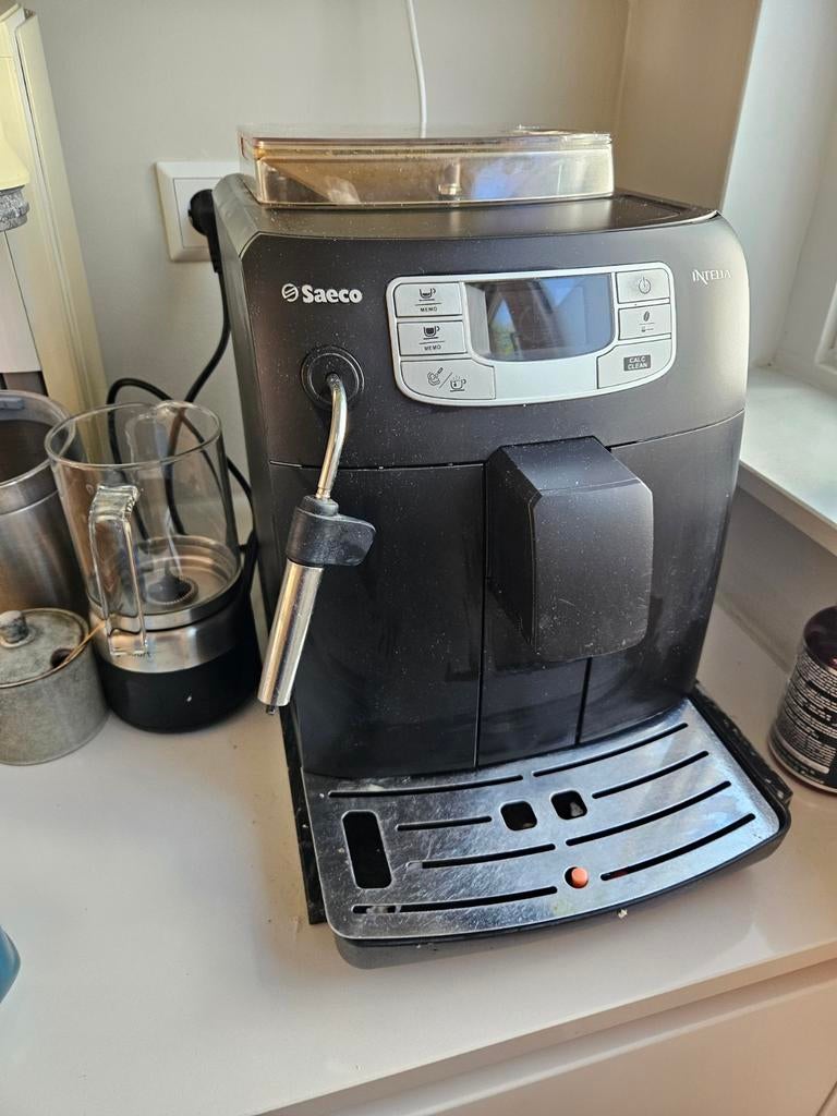 Saeco Intelia volautomatische bonen koffiemachine, Witgoed en Apparatuur, Koffiezetapparaten, Stoompijpje, Gebruikt, Koffiemachine