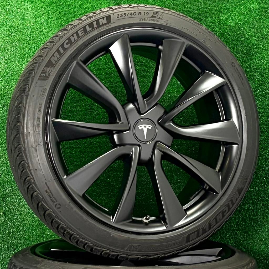 Originele 19 inch Tesla velgen met winterbanden, 19 inch, Banden en Velgen, U.S.A., Tesla
