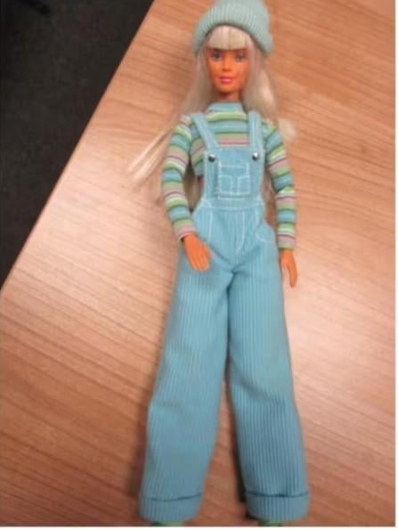1997 BARBIE COOL BLUE COLOR in SUPER STAAT, Verzamelen, Poppen, Verzenden, Zo goed als nieuw, Fashion Doll