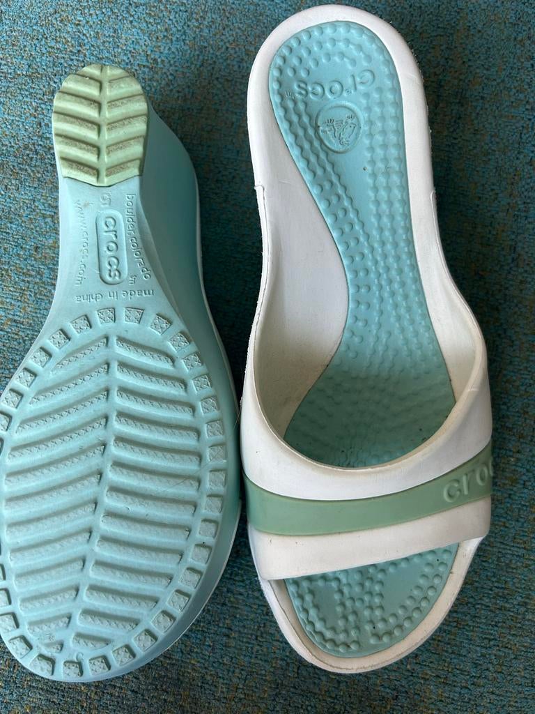 Crocs sandalen met sleehak, Slippers, Blauw, Ophalen of Verzenden, Zo goed als nieuw