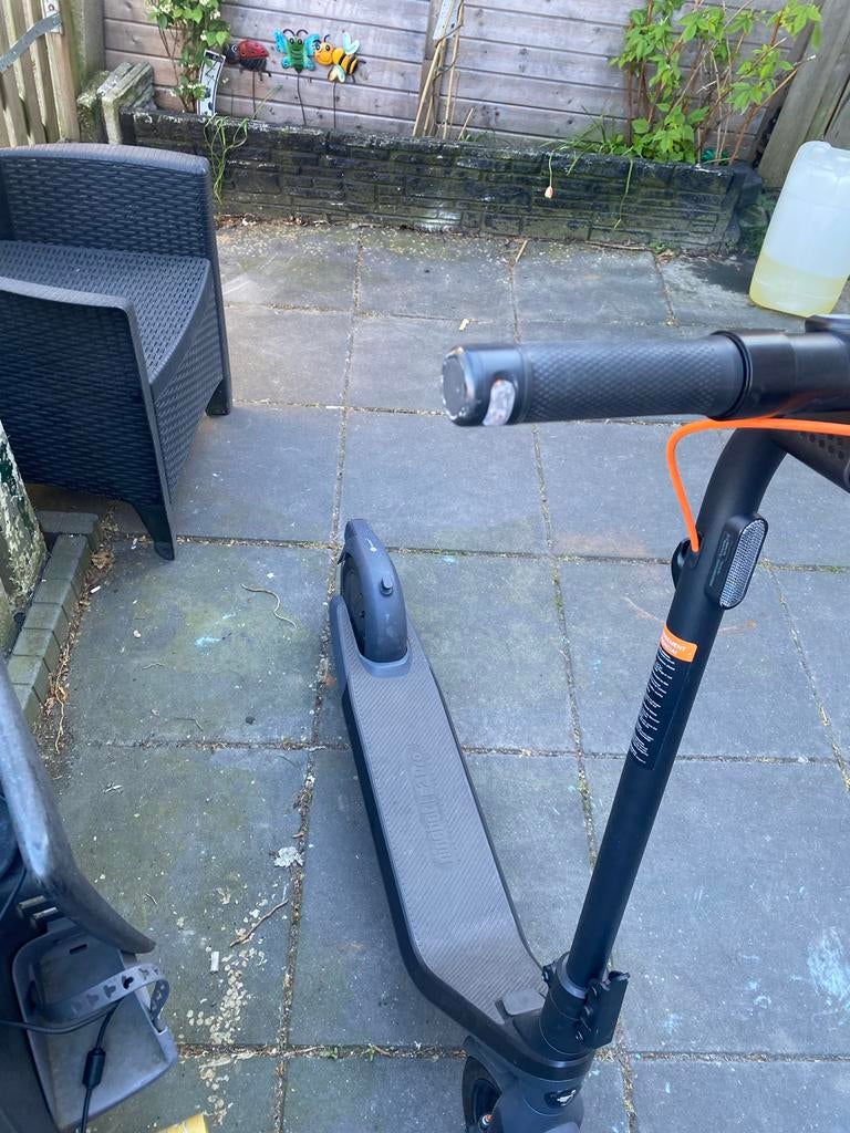 Segway Ninebot e2pro - Zo goed als nieuw, slechts 500 km!, Fietsen en Brommers, Steps, Ophalen of Verzenden, Zo goed als nieuw
