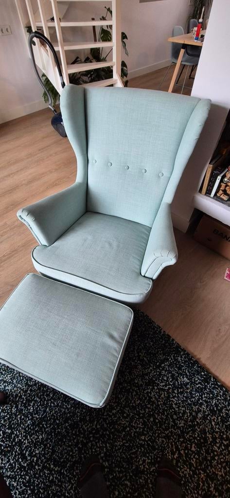 Lichtblauwe oorfauteuil met voetenbank IKEA, Huis en Inrichting, Ophalen, Gebruikt, 75 tot 100 cm, Stof