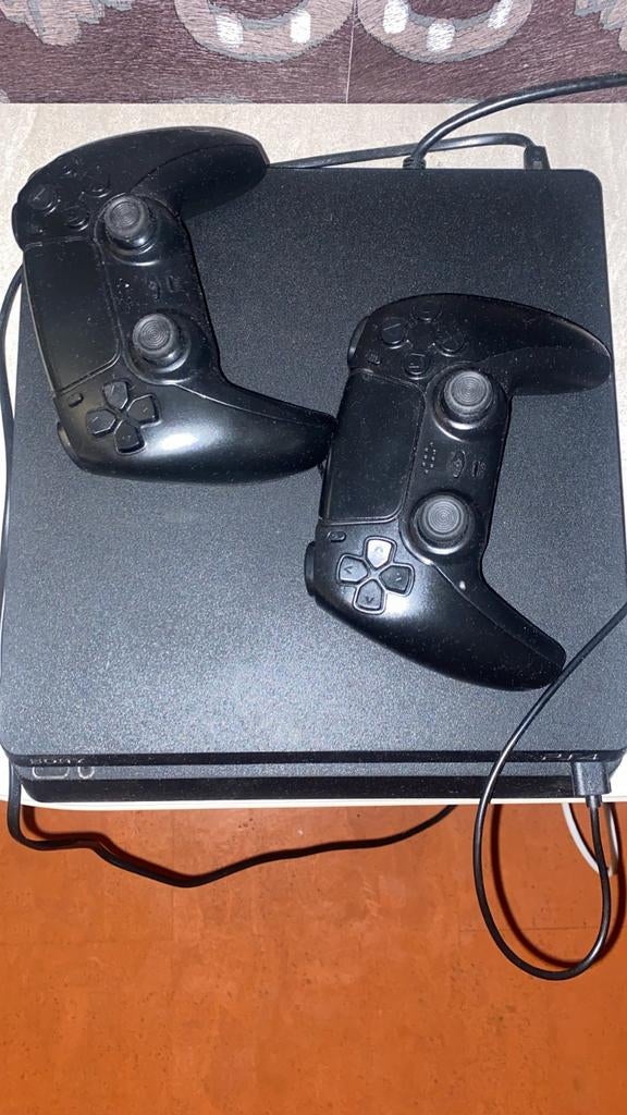 PS4 met 2 controllers en Crash Team Racing game, Ophalen of Verzenden, Zo goed als nieuw, Racen en Vliegen, Vanaf 3 jaar