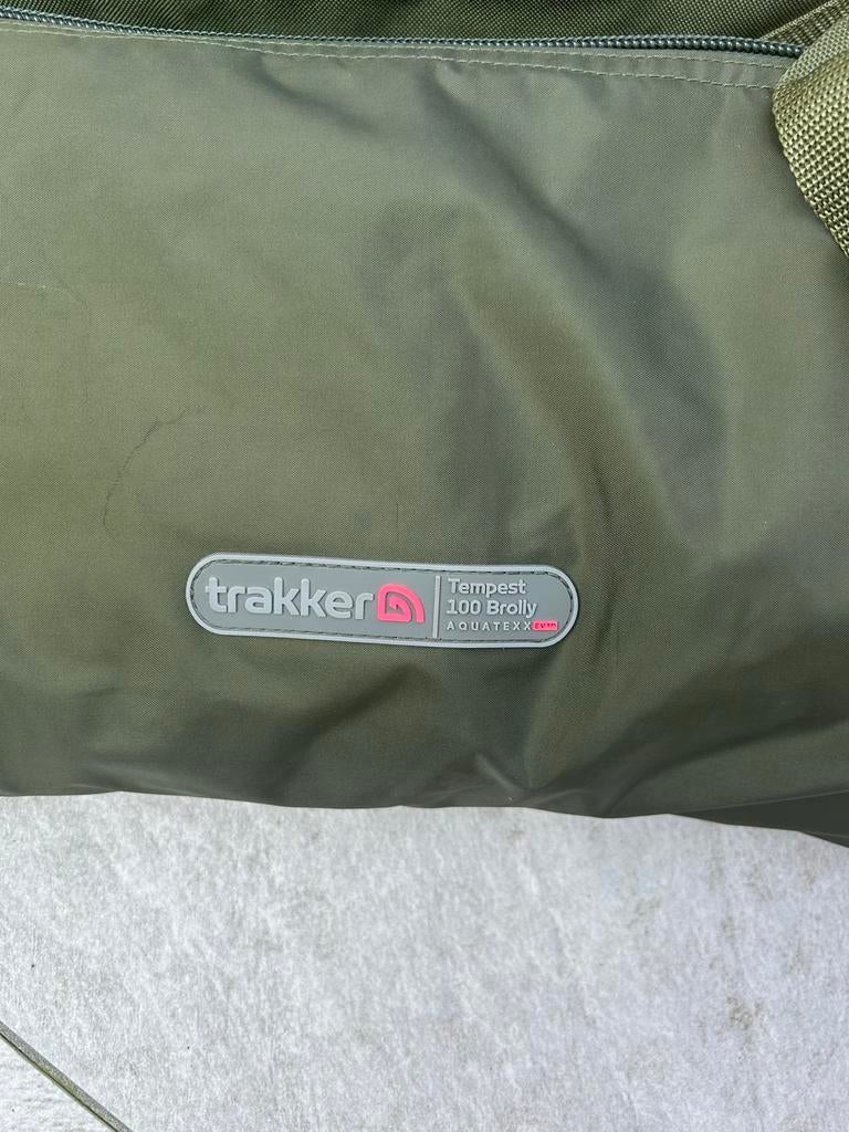 Trakker Tempest 100 Brolly Aquatexx EV - Zo goed als nieuw, Watersport en Boten, Ophalen of Verzenden, Zo goed als nieuw, Overige typen