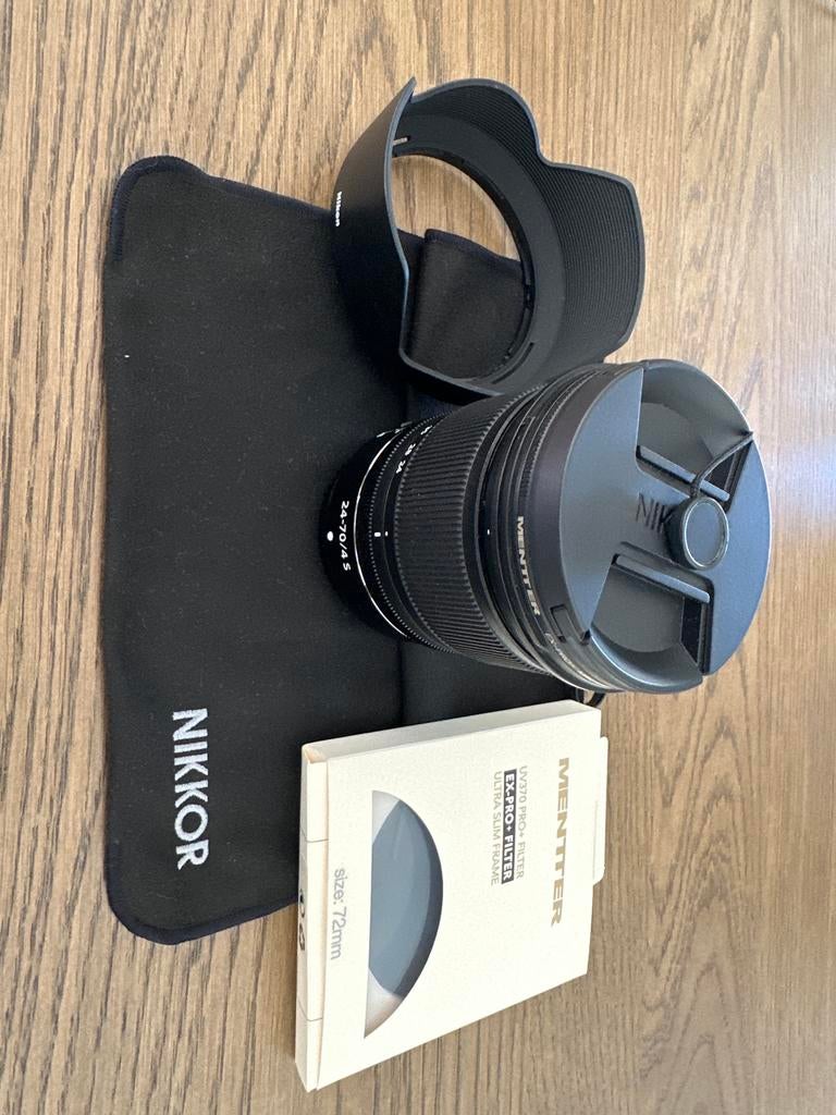 Nikon Nikkor Z 24-70mm f/4 S lens met lenskap & UV Filter, Ophalen of Verzenden, Zo goed als nieuw, Standaardlens, Zoom