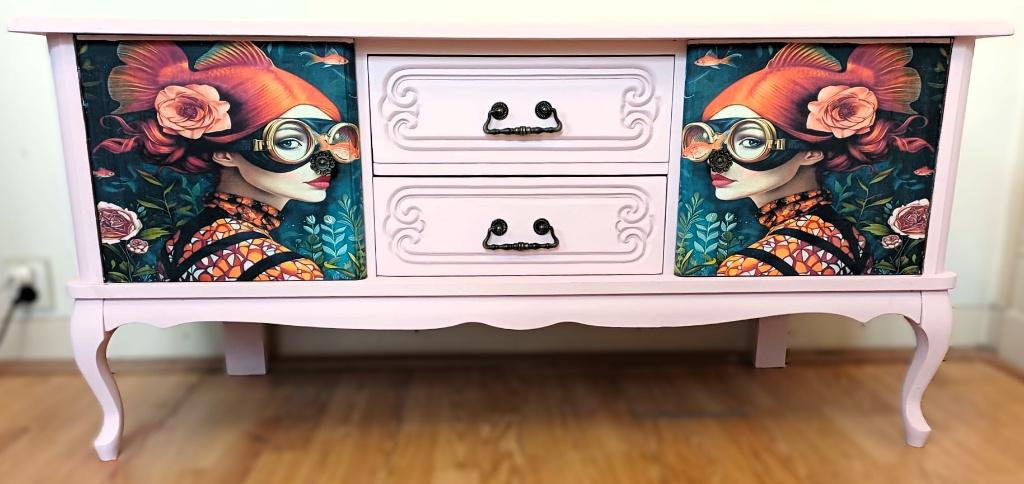 Een roze Queen Ann dressoir, kast Goudvis vrouw, eclectisch, Huis en Inrichting, Kasten | Dressoirs, Ophalen of Verzenden, Zo goed als nieuw