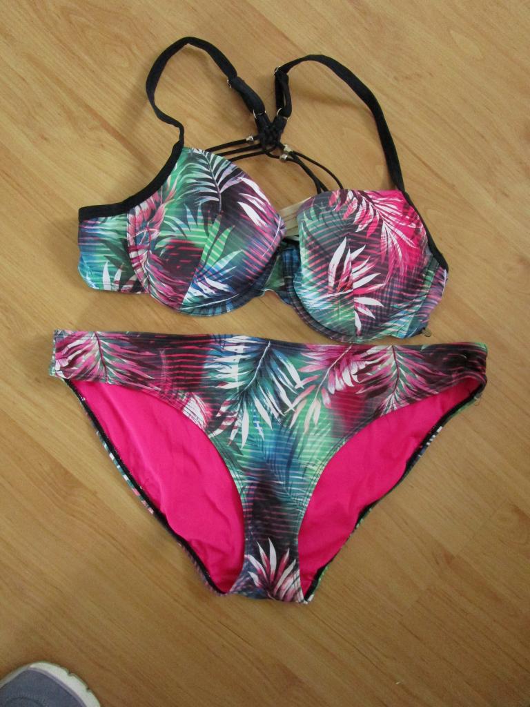 Hunkemoller - vrolijke bikini maat M - 85B, Kleding | Dames, Badmode en Zwemkleding, Hunkemoller, Ophalen of Verzenden, Zo goed als nieuw