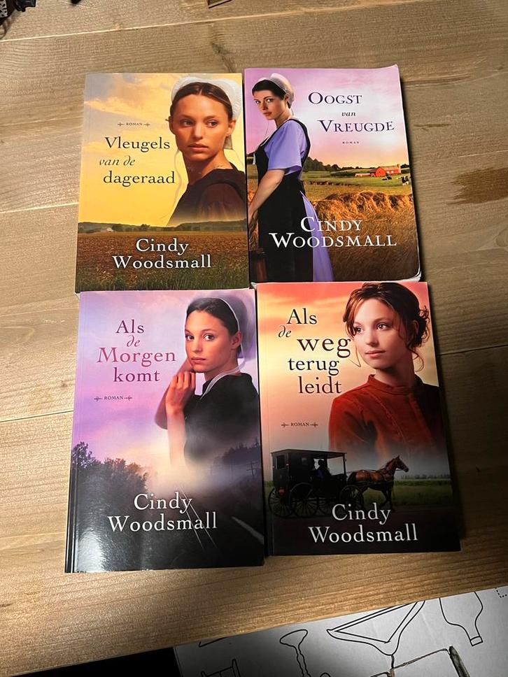 Cindy Woodsmall - 4 romans: Amish serie (goede staat), Boeken, Romans, Zo goed als nieuw, Ophalen of Verzenden