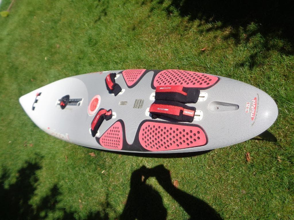 NIEUW! Surfplank mistral edge cgi - 268 cm / 92 L - PROFSPUL, Watersport en Boten, Windsurfen, Ophalen, 250 tot 300 cm, 5 tot 7 m²