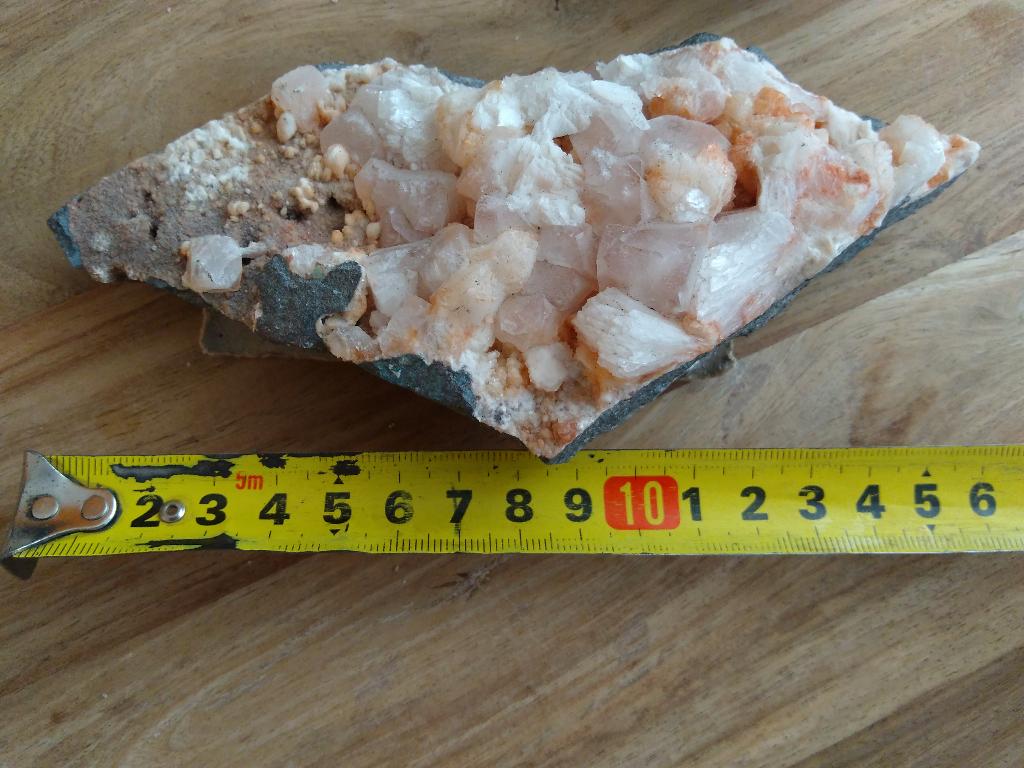Diverse mineralen Van kleine tot grote mineralen, Ophalen, Mineraal