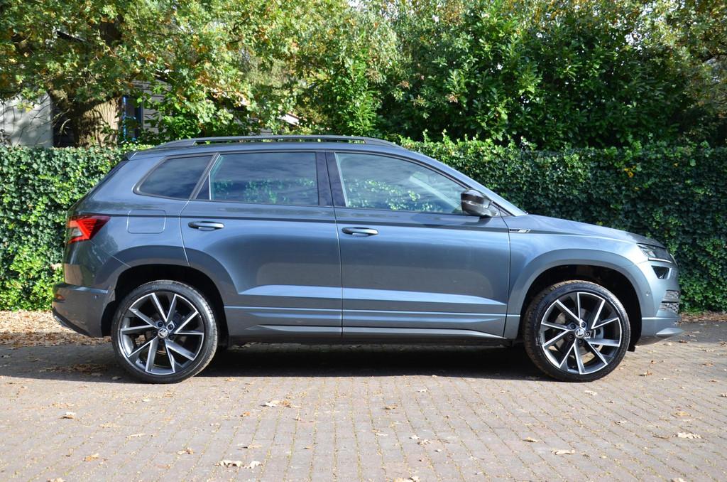 Skoda Karoq 1.5 TSI ACT Sportline Business Automaat/Led/Pdc/, Stof, 4 cilinders, 150 pk, Bedrijf