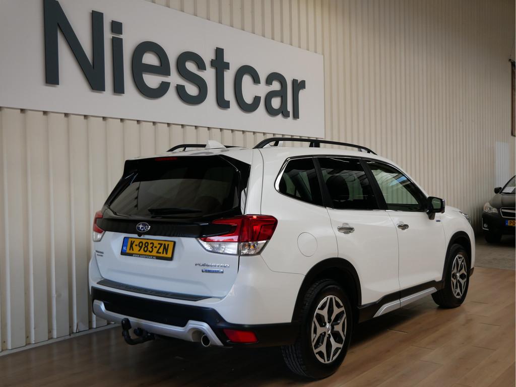 Subaru Forester 2.0i e-BOXER Premium (bj 2020, automaat), Auto's, Subaru, 4 cilinders, Wit, Leder, Bedrijf