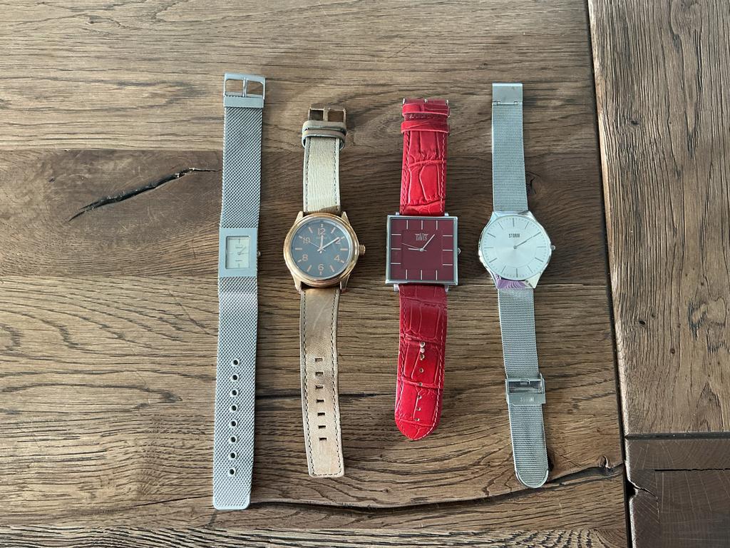 Vier horloges o.a. Storm, Davis, Sojo, Oozoo, Overige merken, Gebruikt, Polshorloge, Ophalen of Verzenden