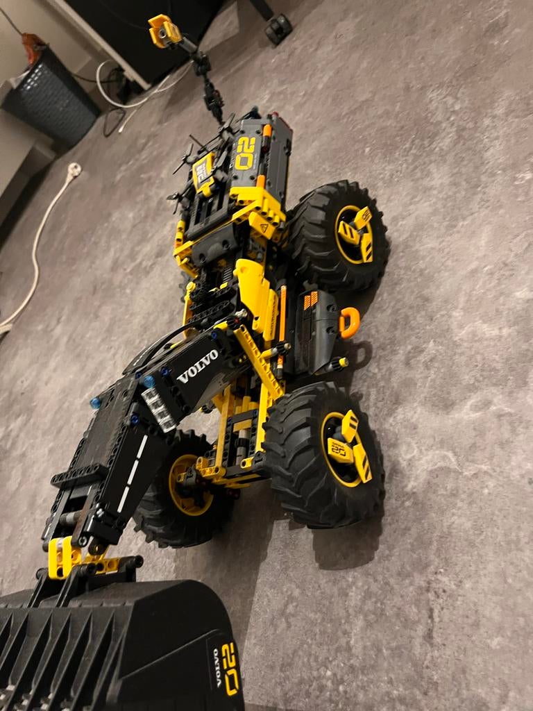 LEGO Technic 42081 Volvo Concept Wiellader ZEUX - Compleet, Gebruikt, Lego, Ophalen of Verzenden, Complete set