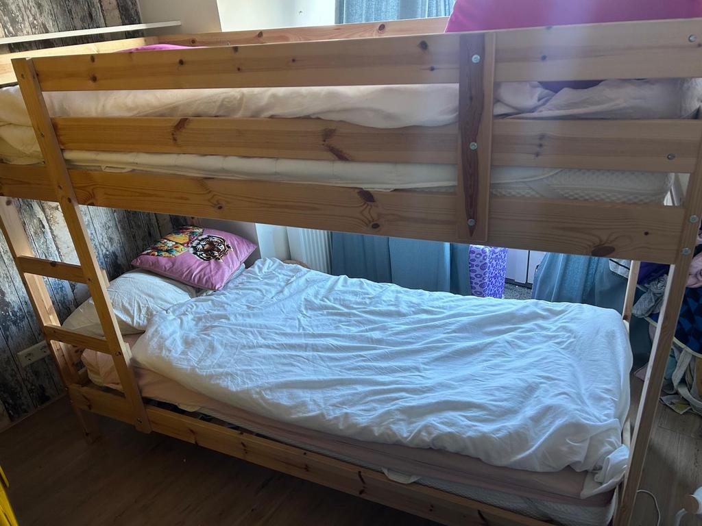 Stapelbed 90x200 cm - hout - Ikea Mydal, Huis en Inrichting, Slaapkamer | Stapelbedden en Hoogslapers, Gebruikt, Stapelbed, 90 cm