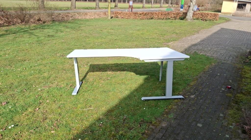 Bureau, Huis en Inrichting, Bureaus, Ophalen, In hoogte verstelbaar, Gebruikt