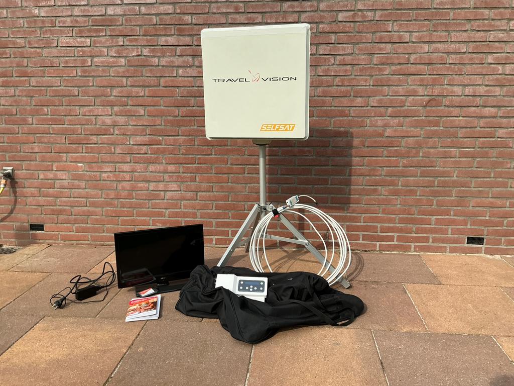 Complete set met tv Travel vision automatiche atenne, Ophalen, (Schotel)antenne, Overige merken