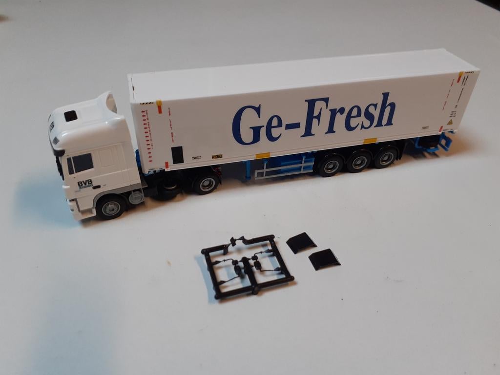 DAF met oplegger van Ge-Fresh, Doos, 100 cm of meer, 60 cm of meer, Minder dan 35 cm