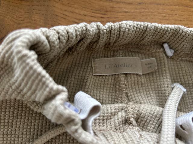 Broekje Lil’ Atelier maat 68, beige, Ophalen of Verzenden, Zo goed als nieuw, Jongetje of Meisje, Broekje