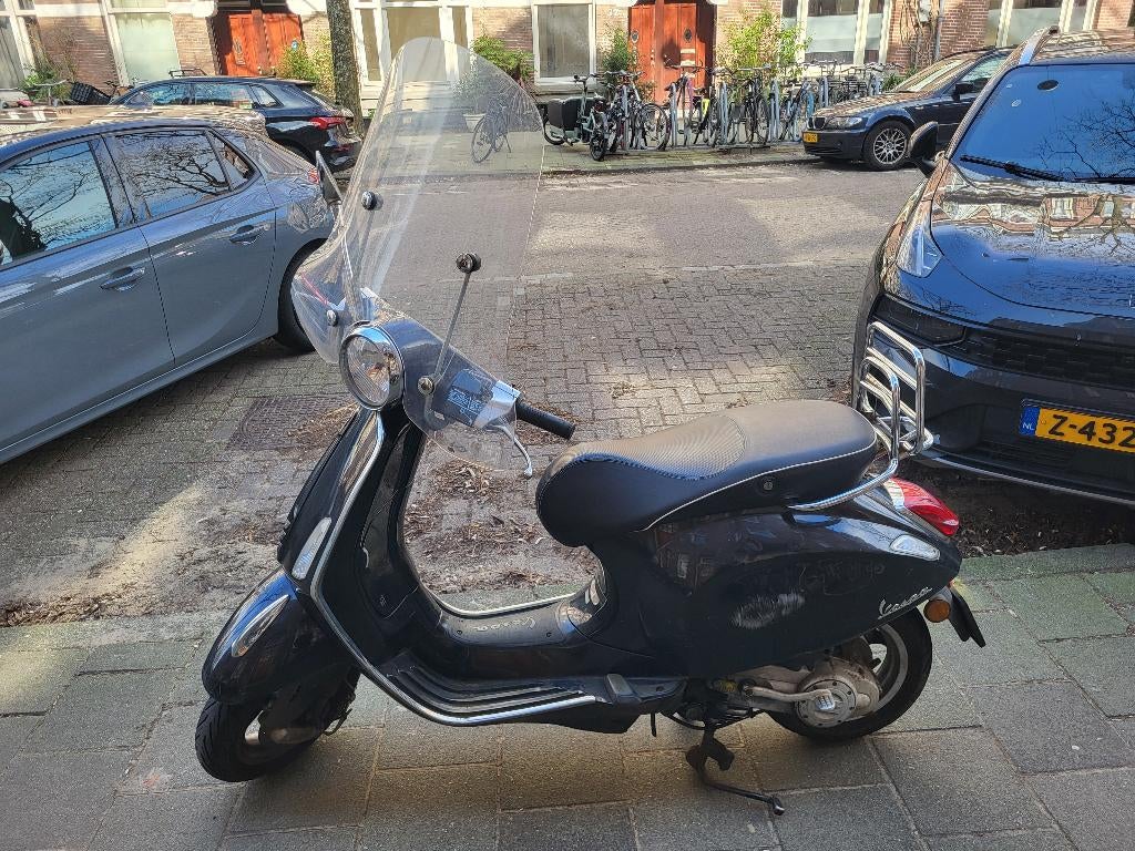 Vespa Primavera Zwart 50cc 2016 / Opknapper / Rijdt niet, Fietsen en Brommers, Scooters | Vespa, Ophalen, Gebruikt, Overige modellen