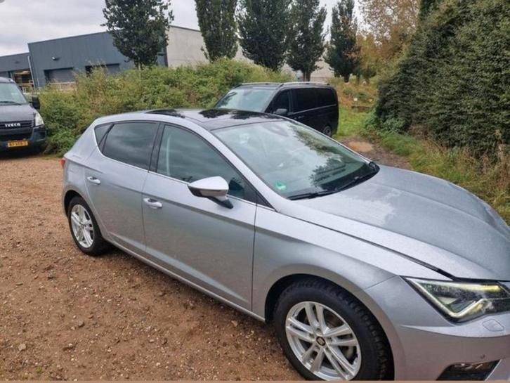 Seat leon excellence 1.4 tsi panoramadaj bj 2018, Auto diversen, Schadeauto's, Seat, Handgeschakeld, Benzine, Hatchback, Zilver of Grijs