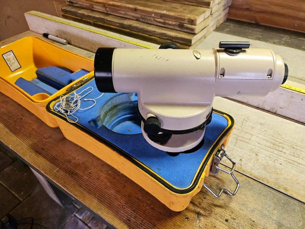 Waterpasinstrument in koffer - Nauwkeurig meetinstrument, Ophalen