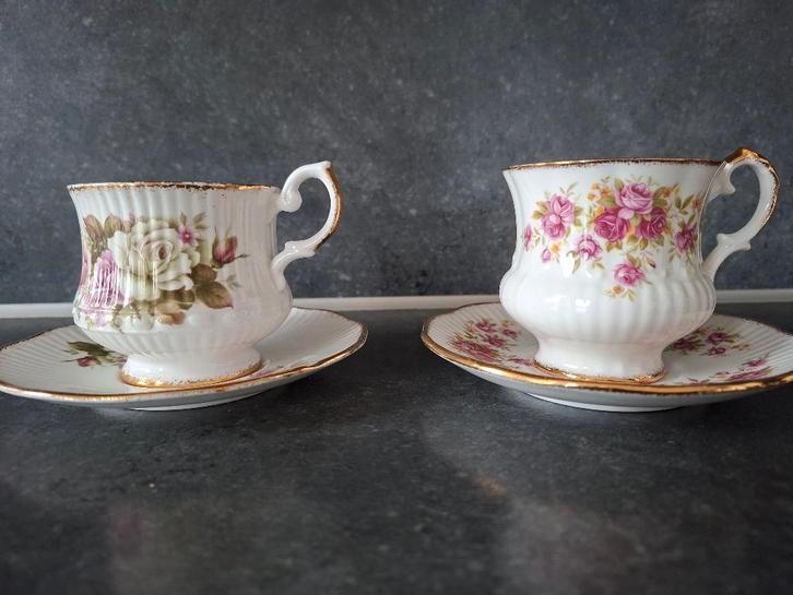 Engelse kop en schotels, Huis en Inrichting, Keuken | Servies, Zo goed als nieuw, Kop(pen) en/of Schotel(s), Overige stijlen, Porselein