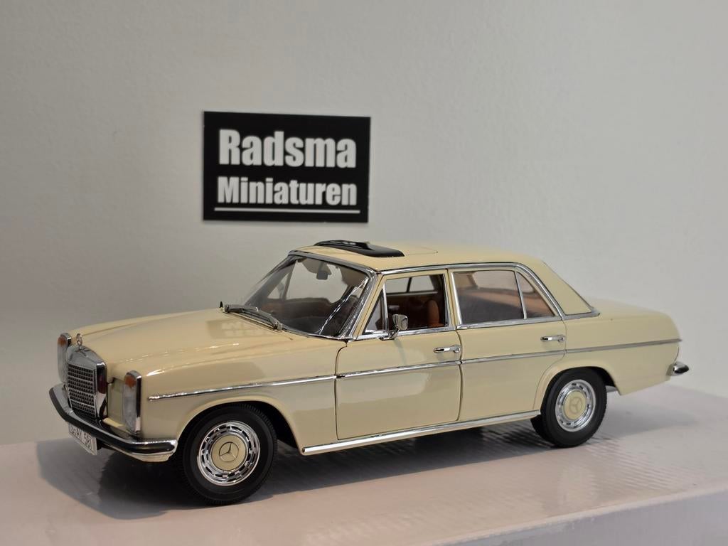 Mercedes-Benz Strich8 W115 - Gebroken wit - 1:18 Sun Star, Hobby en Vrije tijd, Modelauto's | 1:18, Auto, Ophalen of Verzenden