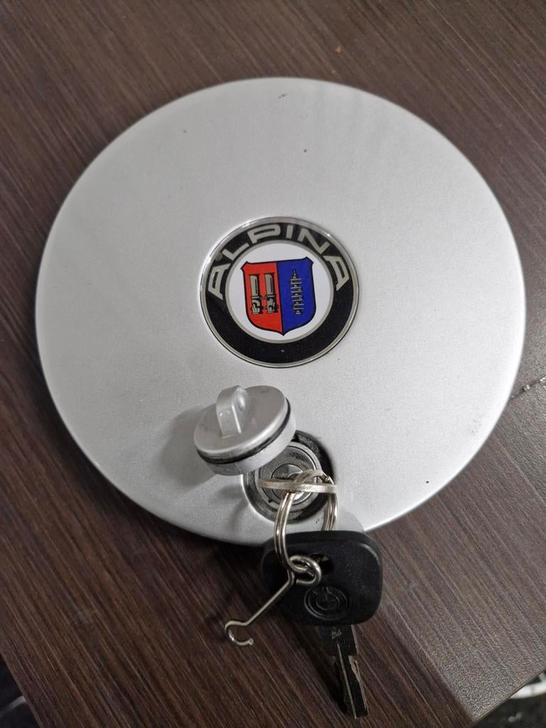 Gevraagd een set ALPINA softline naafkappen met slotjes enz, Ophalen