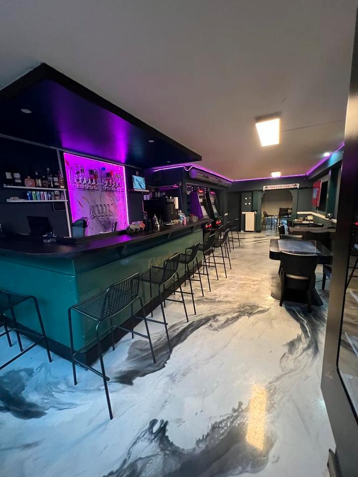 Goeddraaiende Cafe Bar met Cat. 3 Vergunning ter overname, Zakelijke goederen, Exploitaties en Overnames