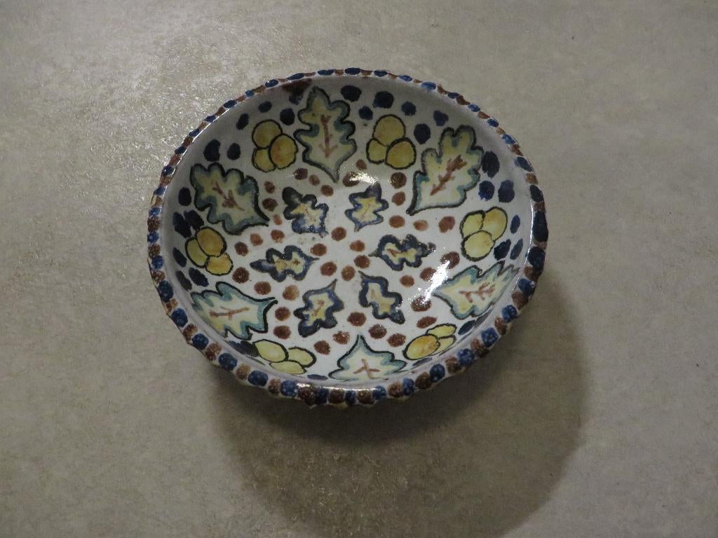 Kom, DOK De Olde Kruyk, Milsbeek, met decoratie bladeren, Antiek en Kunst, Ophalen of Verzenden