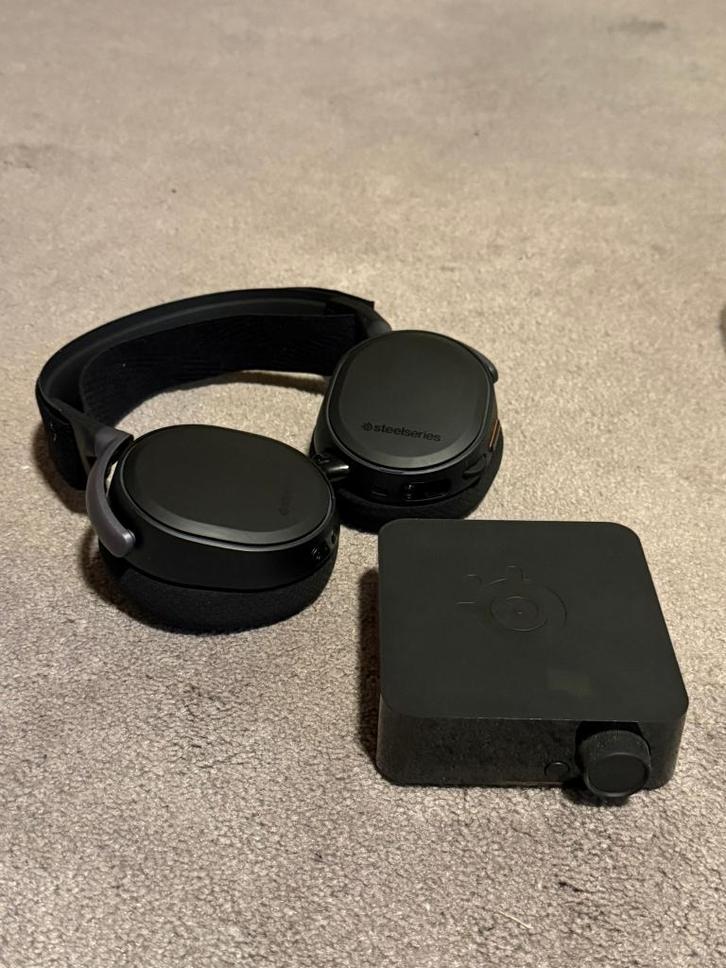 Steelseries Arctis pro wireless, Computers en Software, Headsets, Zo goed als nieuw, Over-ear, Draadloos, Gaming headset, Inklapbare microfoon