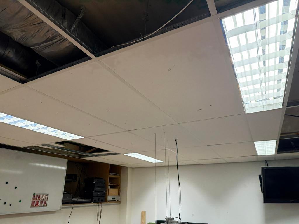 Systeemplafond met akoestische tegels en LED verlichting, Receptie of Entree, Ophalen, Gebruikt, Verlichting