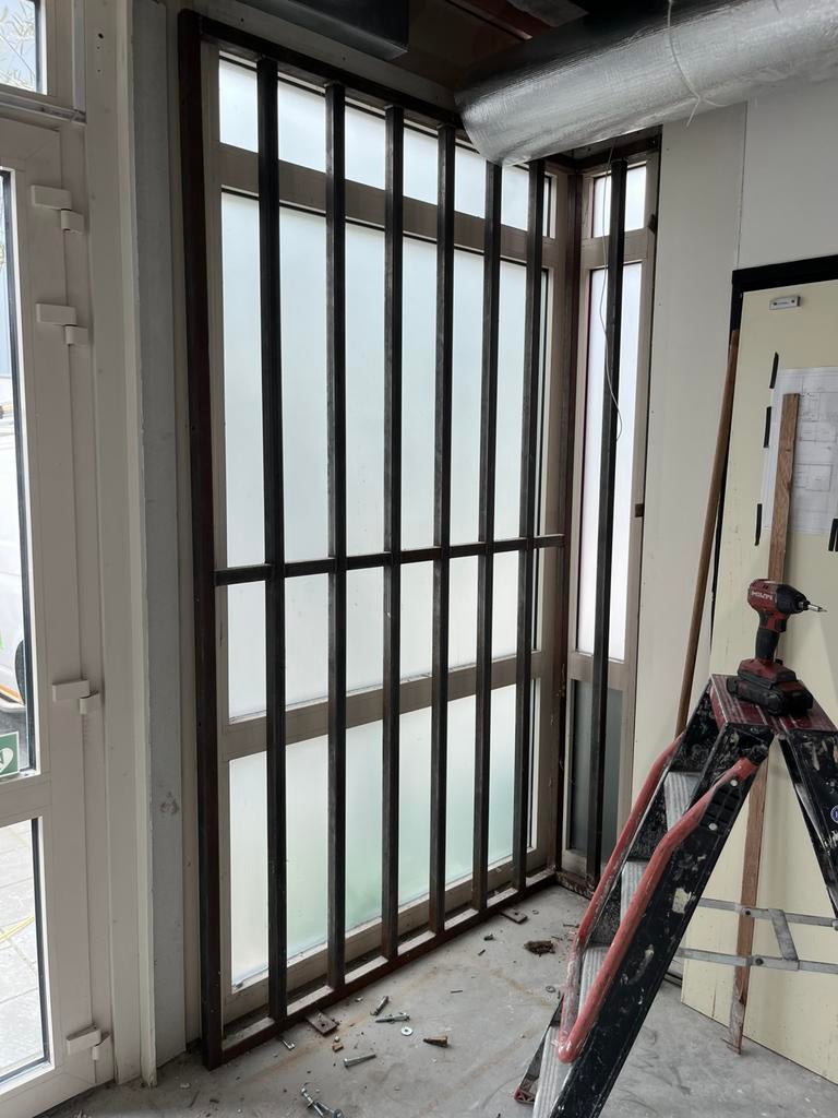 Stalen frame / hek /, Ophalen of Verzenden, Zo goed als nieuw, 120 cm of meer