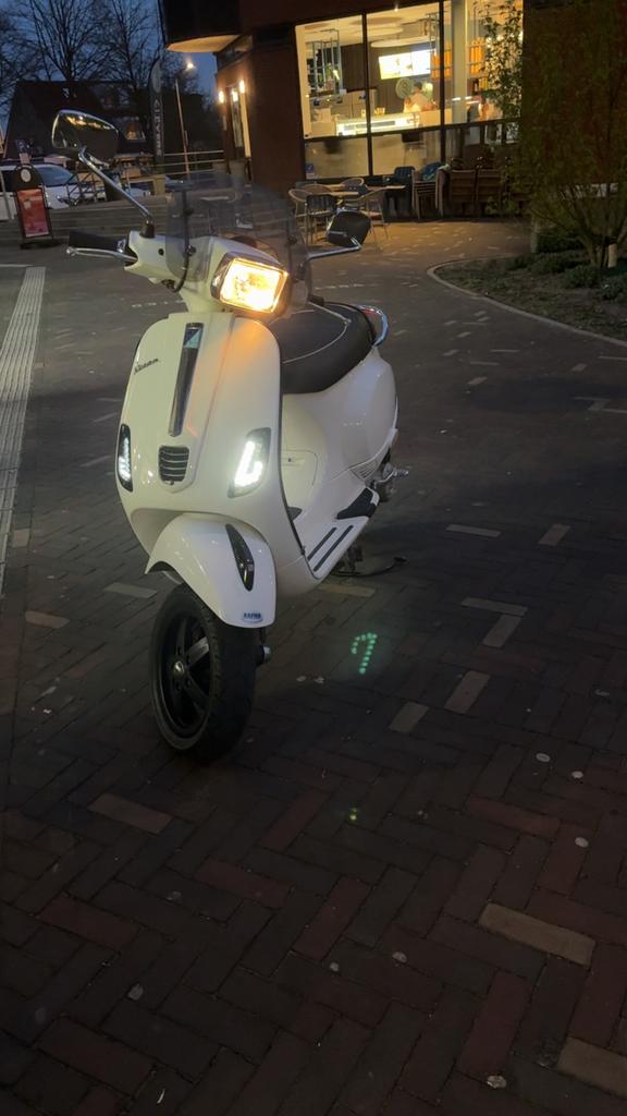 Vespa s50 snor, Fietsen en Brommers, Scooters | Vespa, Vespa S, Ophalen of Verzenden, Zo goed als nieuw, Benzine