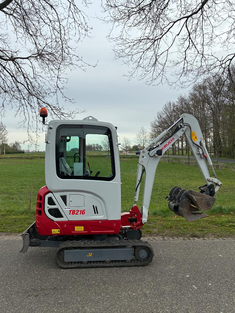 Takeuchi TB216 BJ2023, Zakelijke goederen, Machines en Bouw | Kranen en Graafmachines, Ophalen, Graafmachine