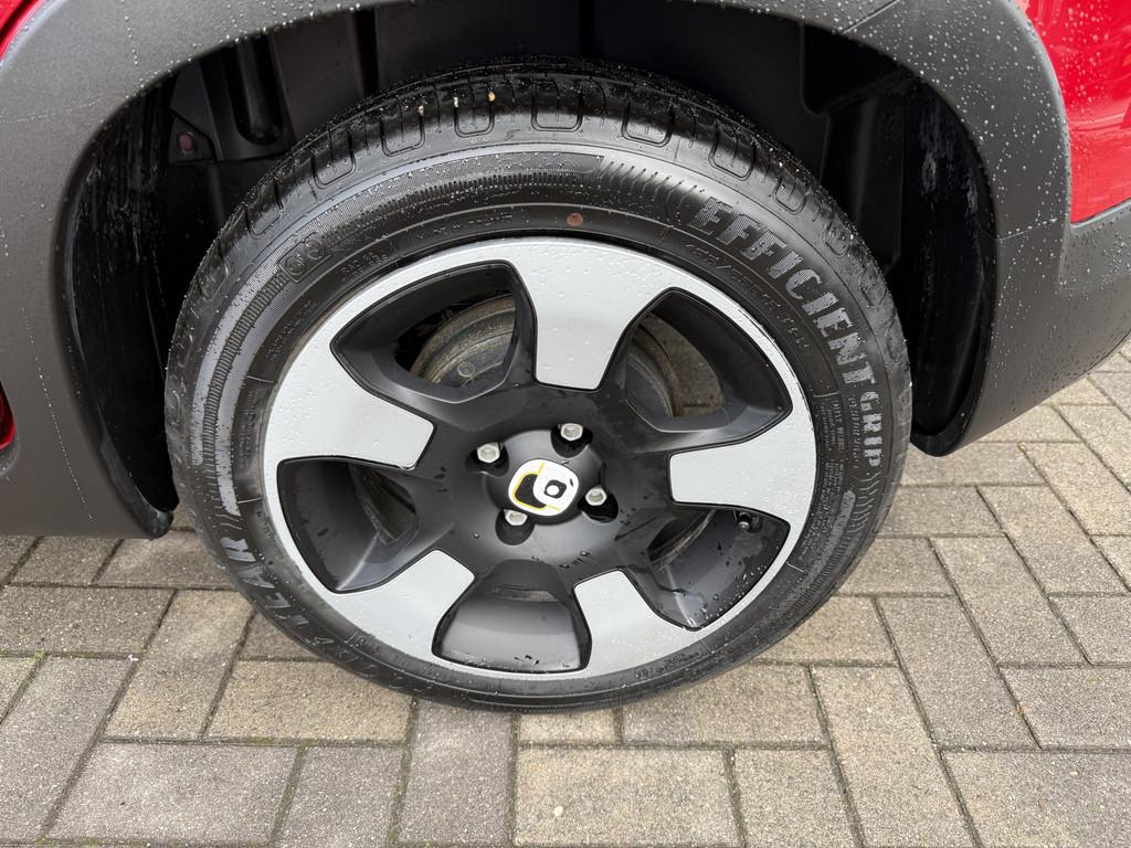 Fiat Panda Cross 1.0 Hybrid Pandina (bj 2025), Auto's, Fiat, Stof, Gebruikt, Zwart, Panda