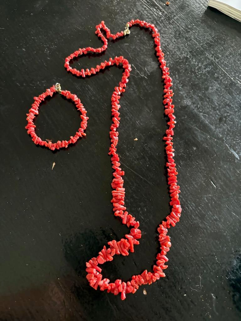 Bloedkoraal ketting en armband, Ophalen of Verzenden, Zo goed als nieuw, Rood, Steen of Mineraal