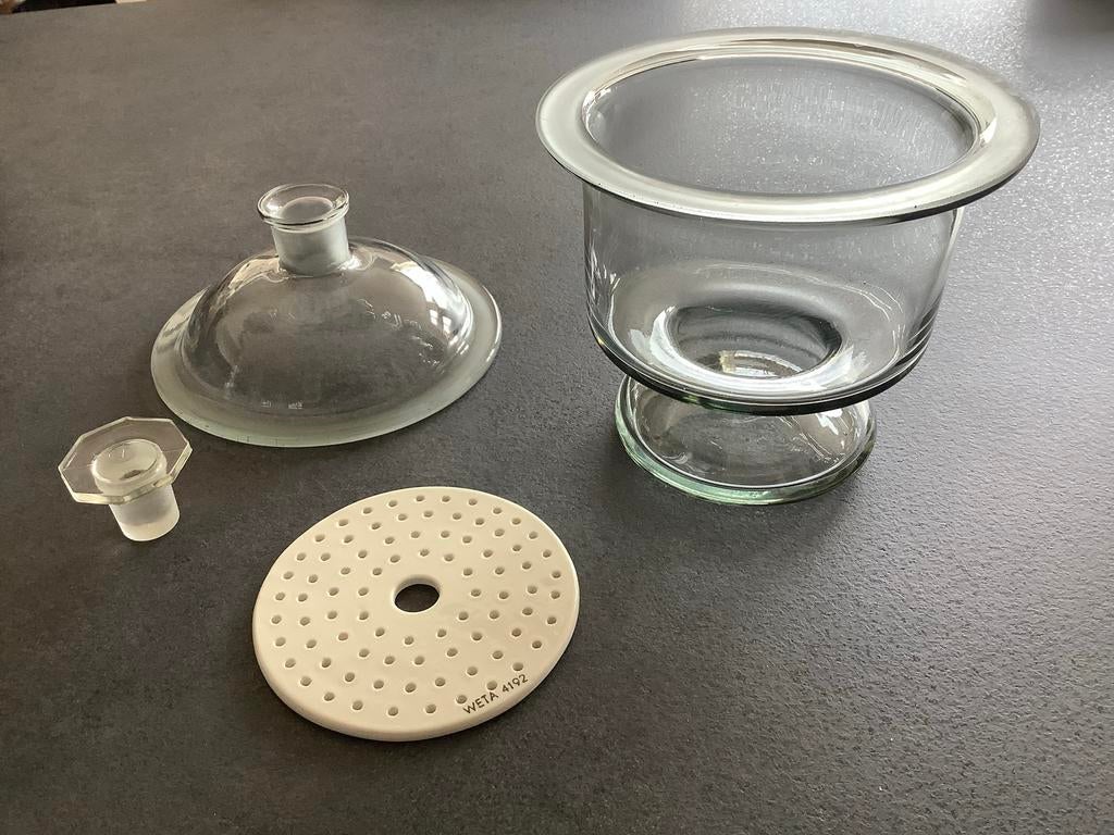 Glazen vacuümfiltratie-apparaat met porseleinen plaat, Ophalen of Verzenden