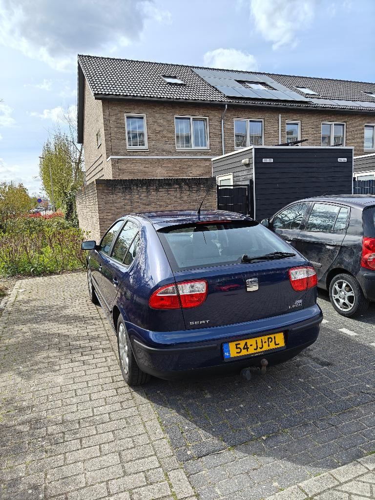 Seat Leon 1.6 16V 105PK 2002 Blauw - LPG, Auto's, Voorwielaandrijving, Stof, 4 cilinders, 49 €/maand