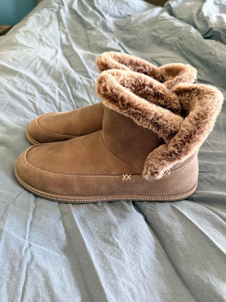 Skechers pantoffels maat 40 - Nieuwstaat!, Verzenden, Beige, Nieuw, Pantoffels of Sloffen