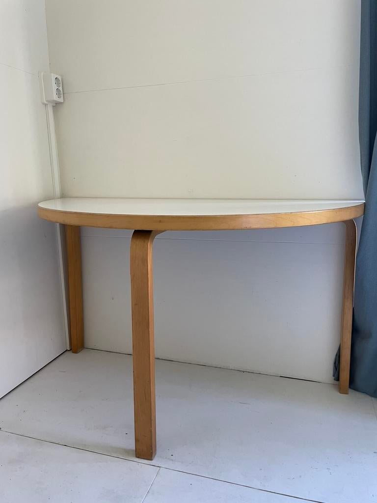 Alvar Aalto half ronde tafel Artek 95, Ophalen, Zo goed als nieuw, Rechthoekig, 50 tot 100 cm